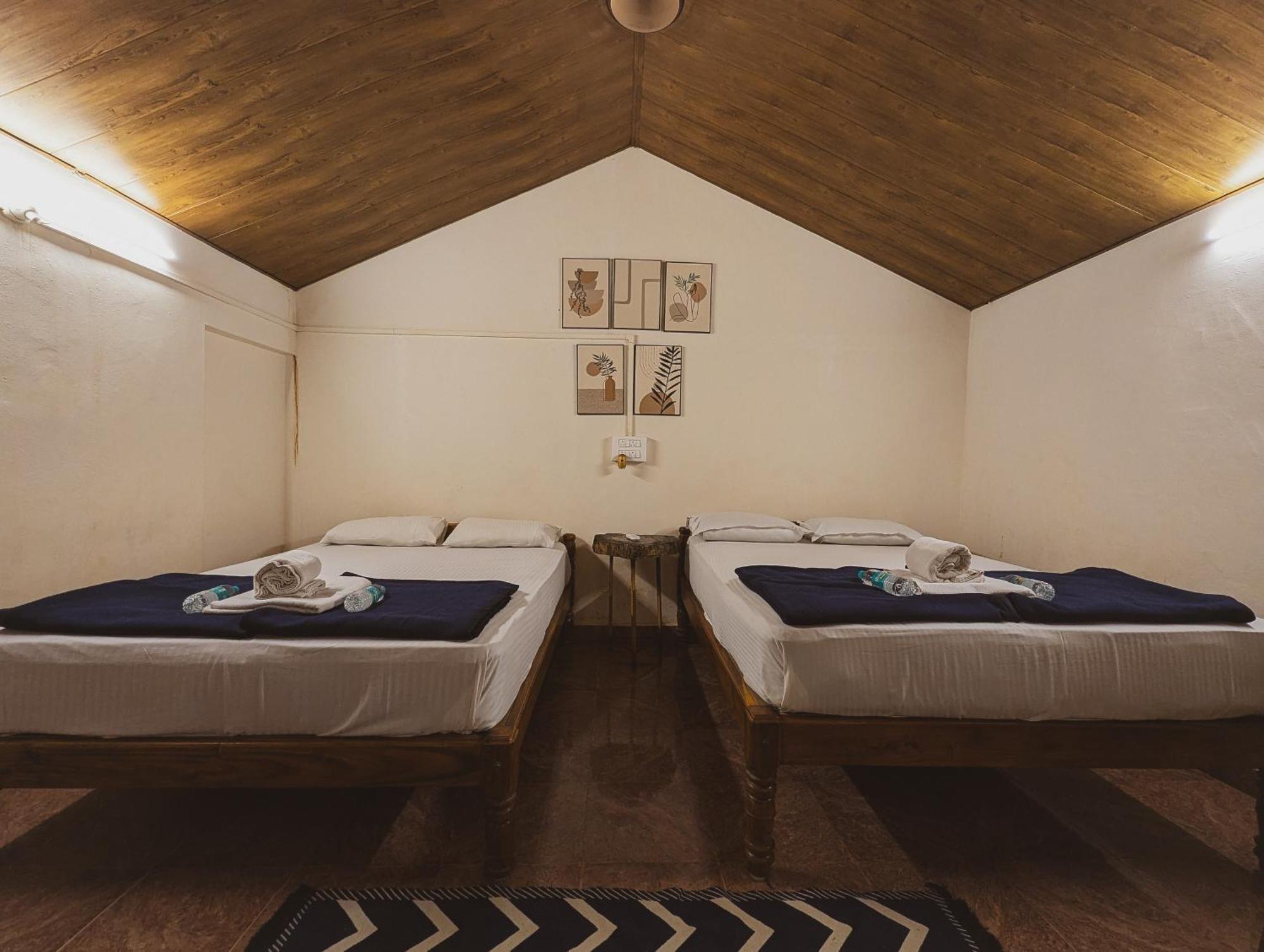 Sunset Cafe Beach Stay جوكارنا المظهر الخارجي الصورة