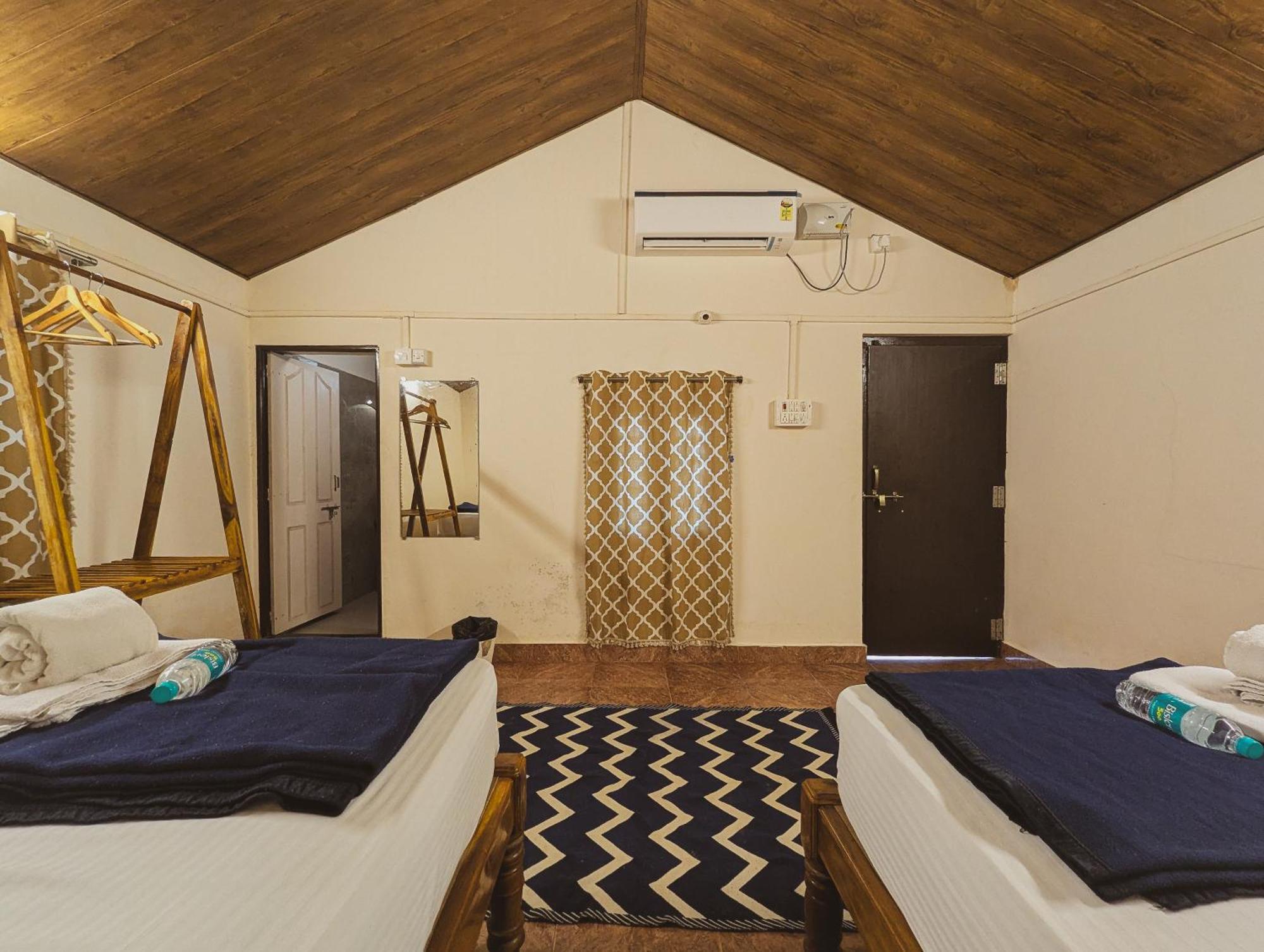 Sunset Cafe Beach Stay جوكارنا المظهر الخارجي الصورة