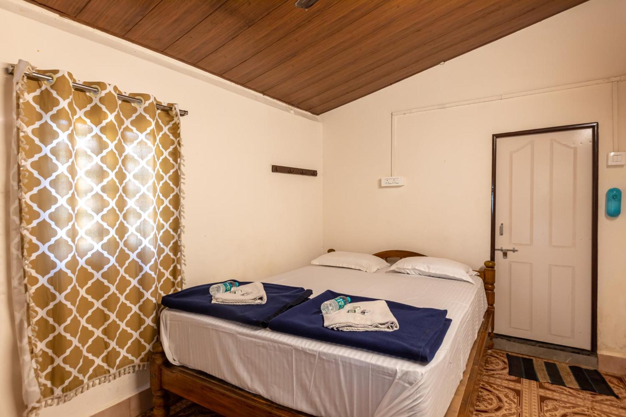 Sunset Cafe Beach Stay جوكارنا المظهر الخارجي الصورة