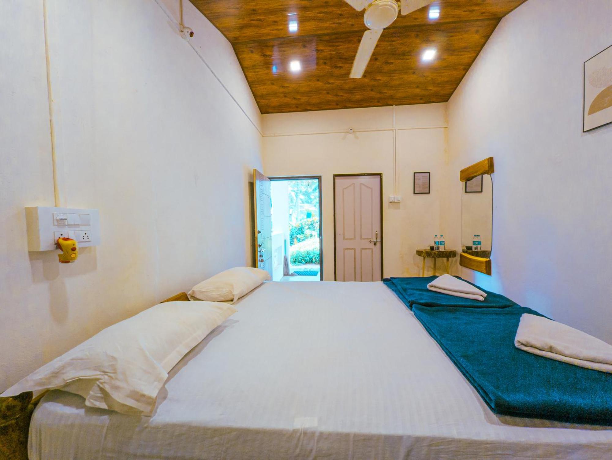 Sunset Cafe Beach Stay جوكارنا المظهر الخارجي الصورة